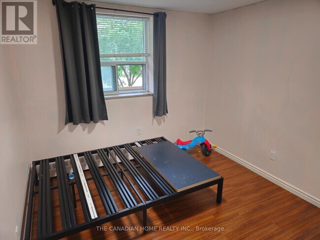 Photo - 3555 Derry Rd E Unit 212