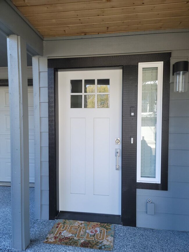 Photo - Stunning Tri Level 3/2.5 Townhome in the G...