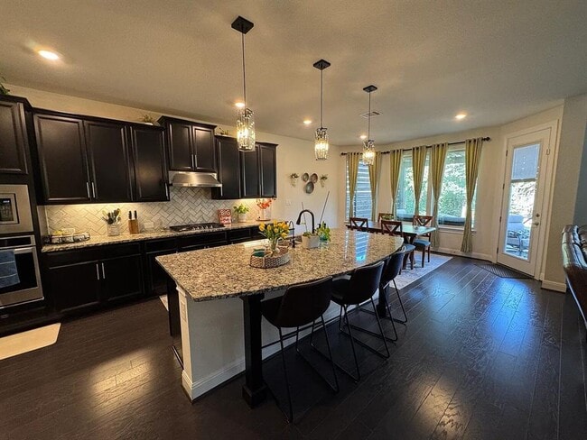 Photo - 735 Expedition Way