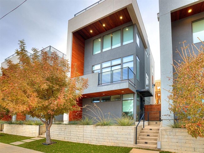 Photo - 825 NW 6th St