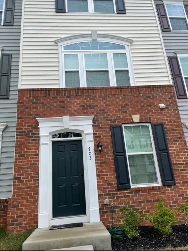 Photo - 703 River Crest Way Townhome
