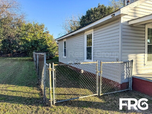 Photo - 914 Seaboard St