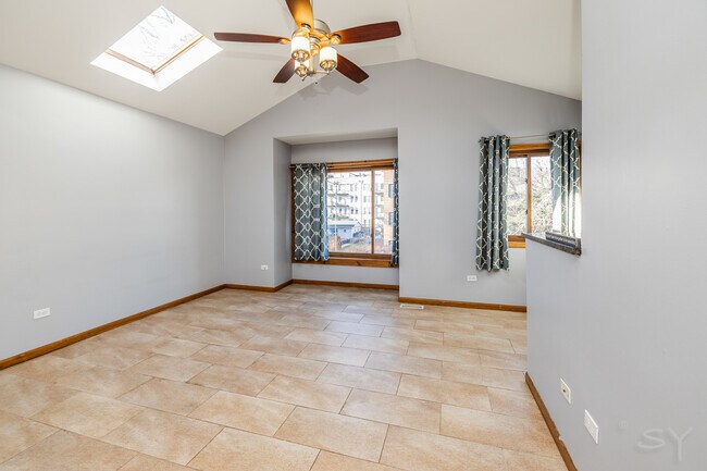 Photo - 807 S Claremont Ave Unit 3