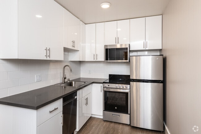 1BR, 1BA - 575SF - Kitchen
