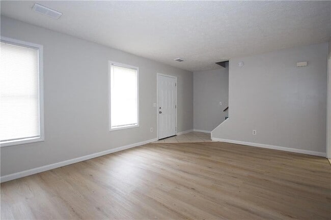 Photo - 948 Waverly Ct