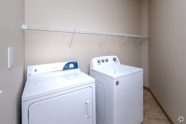 1BR, 1BA - 869SF - Laundry