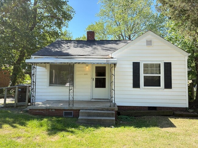 Building Photo - COMING SOON - 2 Bedroom, 1 Bathroom House in High Point!