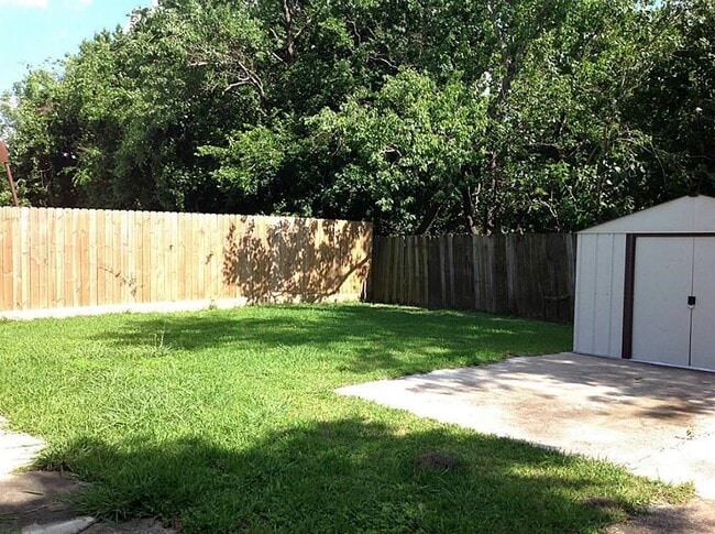 Photo - 3554 Mt Pleasant St