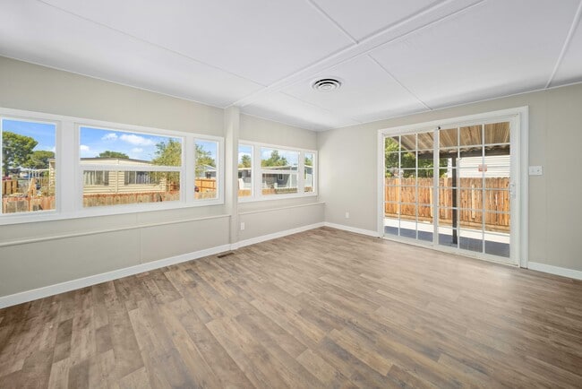 Photo - 3300 15th St W