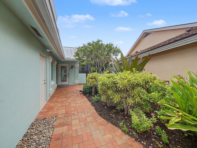 Photo - 303 Leeward Dr