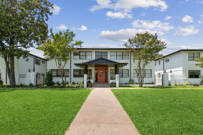 Building Photo - Rawlins Chateau Rental