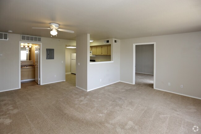 2BR, 2BA - 880 SF