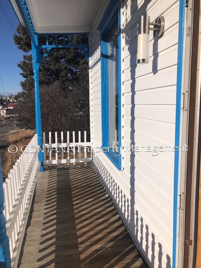 Building Photo - 2 Bedroom in Uptown! Rental