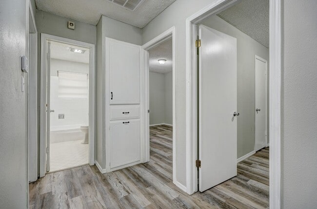 Photo - 3 bed 1 bath home in Mustang,OK