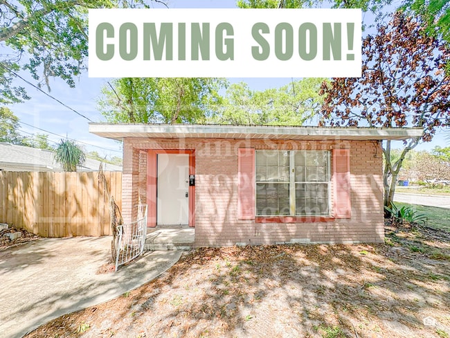 Building Photo - 420 Allamanda Dr