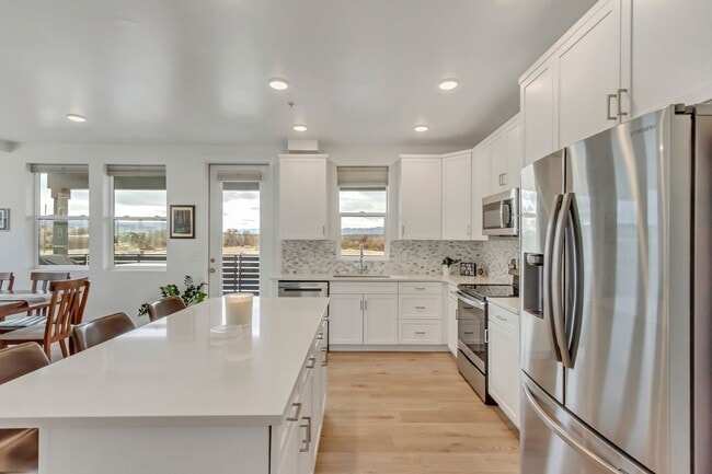 Photo - Spacious 3 Bed 2 Bath Condo in Sandy!