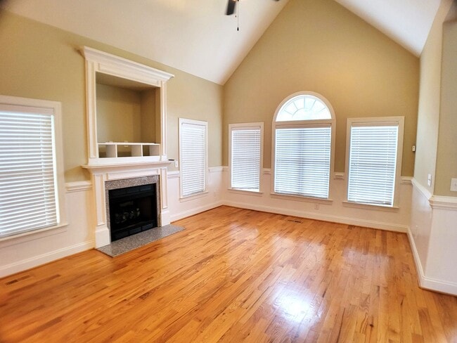 Photo - Gorgeous 3BD/2.5BA home with large upstairs bonus room and a 2 car garage in Clayton/Garner area!