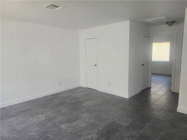 Building Photo - 3437 E Cheyenne Ave Unit C