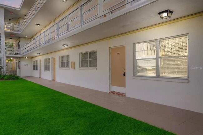 Building Photo - 911 Washington Ave SW Unit 102