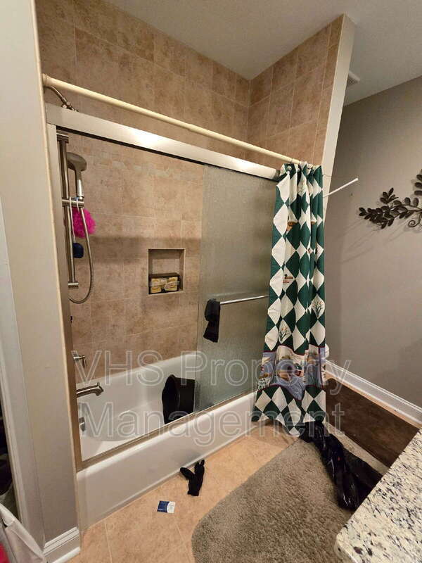 Photo - 2400 Lakeview Pkwy