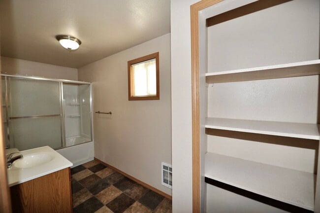 Photo - 2 bed 1 bath apartment (4plex building)