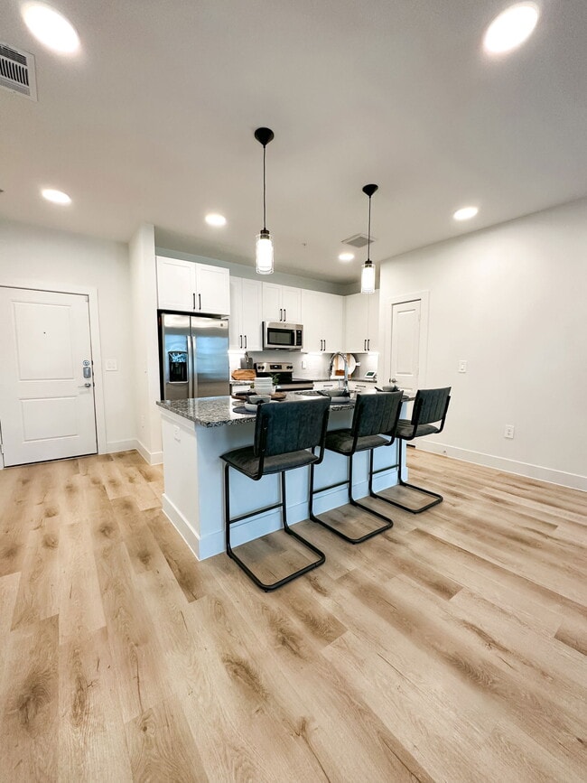 Building Photo - 5500 Fossil Rdg Cir Unit 6362 Rental