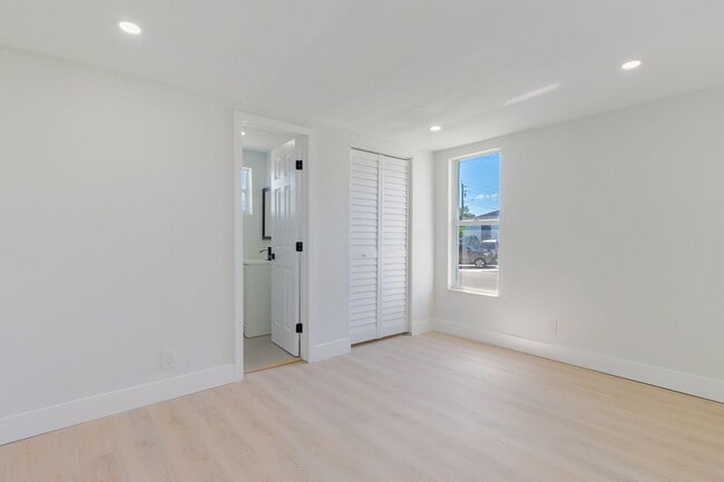 Photo - 1108 W 33rd St