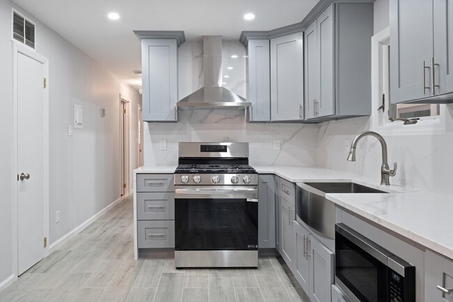 Photo - 144 W 30th St Unit 1