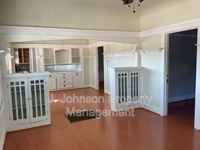 Photo - 1143 Wall St