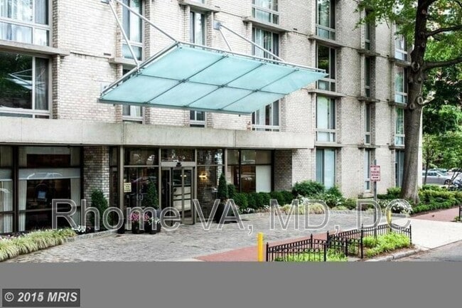 Building Photo - 950 25th St NW Unit #1025N