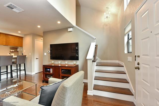 Photo - 279 E Glenarm St