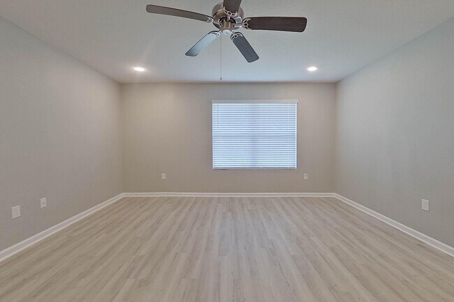 Photo - 128 Swallowtail Ln