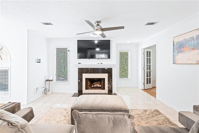 Photo - 24 St Claire Ln NE