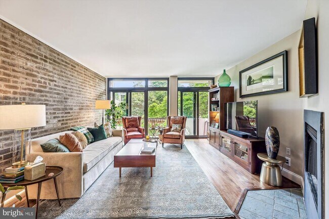 Photo - 335 N St SW Townhome