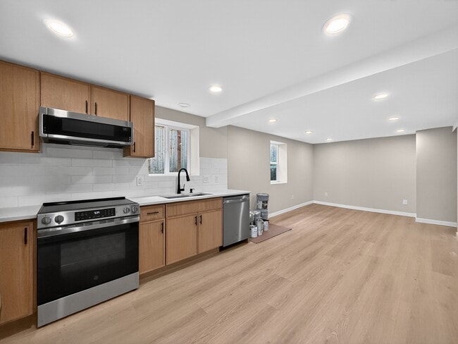 Photo - 925 N 75th St