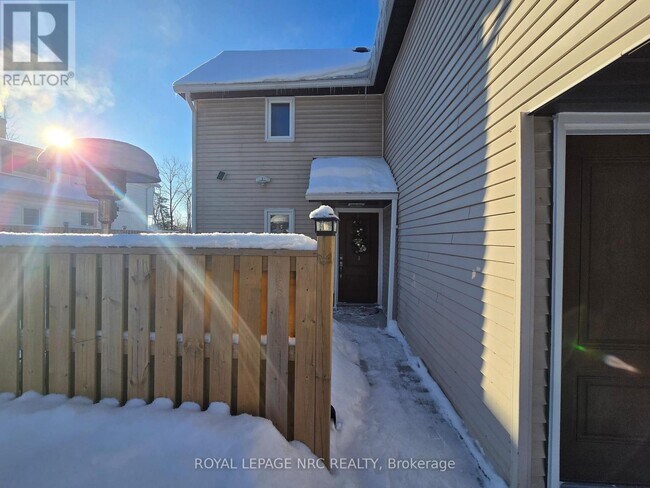 Photo - 3717 Hibbard St Unité Main