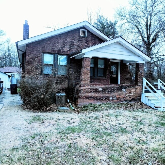 Photo - 701 Pemberton Pl