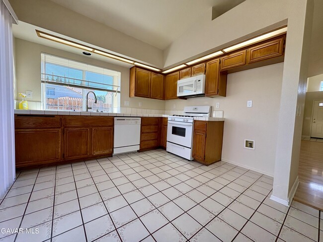 Photo - 37660 Cardiff St