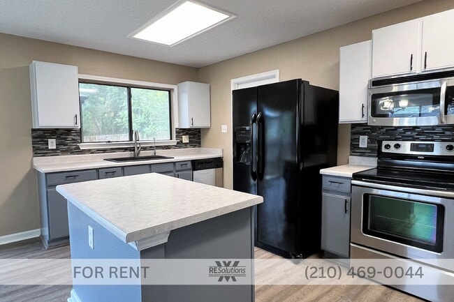 Photo - 4535 Oakfield Way