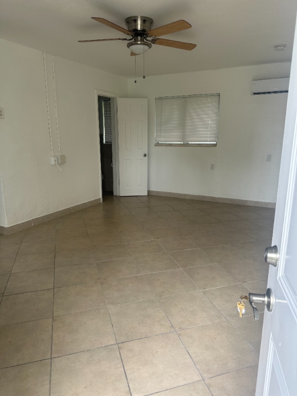 Building Photo - 1064 N Tamiami Trl Rental