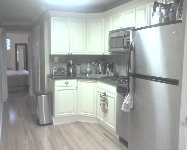 Building Photo - 379 1st Ave Unit 6