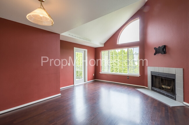 Photo - Courtyards at Springville - Great 2/2 Upper Level Condominium Available Now Unidad G16