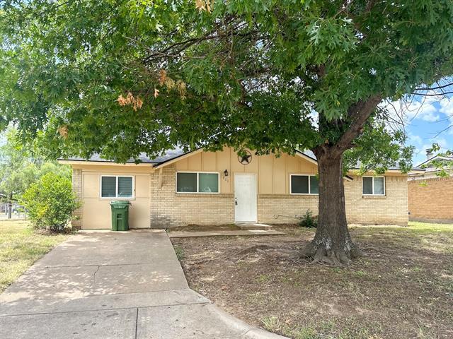 Building Photo - 701 Tanglewood Dr