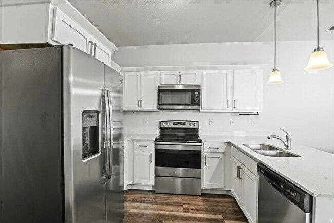 Photo - 742 N 260 W