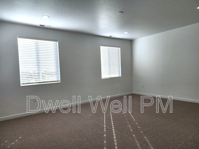Photo - 362 N Lagrasse Ln