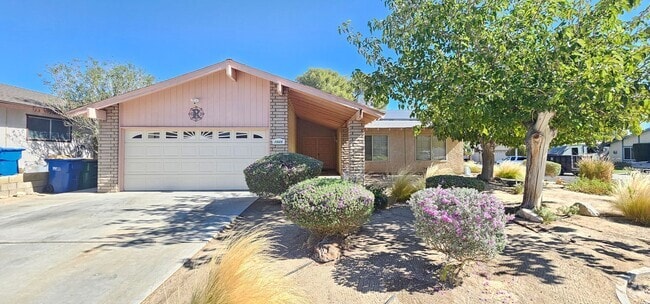 Building Photo - Beautiful home for Rent. Paid Solar, A/C, ...