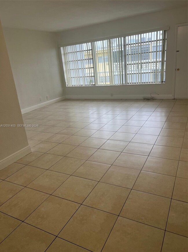 Building Photo - 16801 NE 14th Ave Unit 310