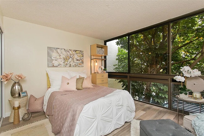 Photo - 1 bed 1 bath Amazing ocean, marina and mountain view unit.