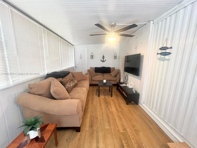 Building Photo - 231 W Lake Dr Rental