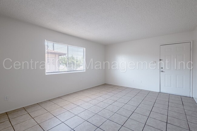 Photo - 6208 Stine Rd Unit Apt A